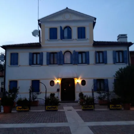 Ca'nova Alloggi 2*
