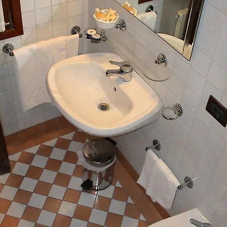 Ca'nova Alloggi 2*